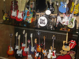 Our Exclusive Italy distributors of miniature guitars and drum kits - BAMBOLANDIA by Beatrice Perini
